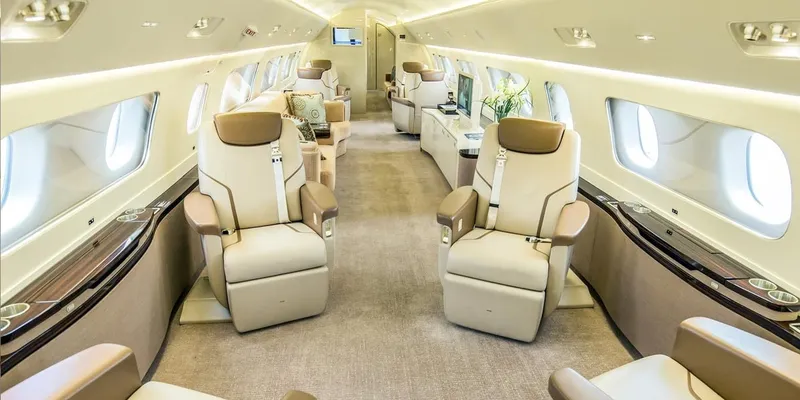 Lineage 1000 interior