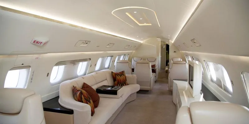 Lineage 1000 interior